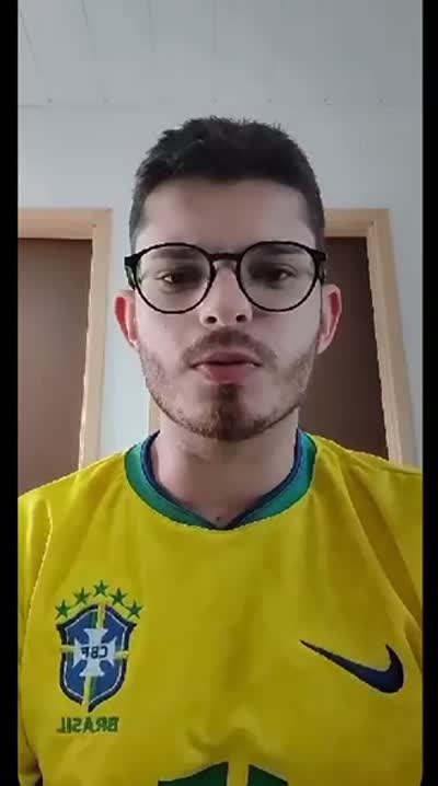 Aluno aprovado no TAF gravando depoimento