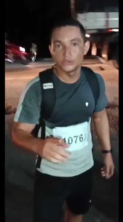 Aluno aprovado no TAF gravando depoimento